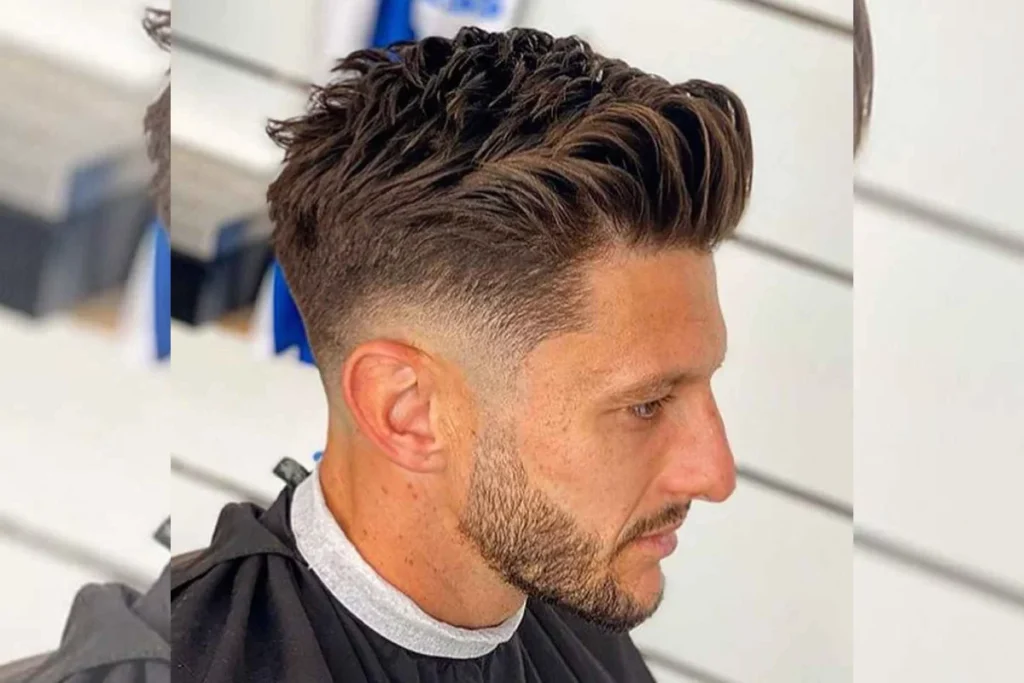 Corte de cabelo masculino com topete: 38 inspirações + dicas 3 Homem com um belo corte de cabelo com topete