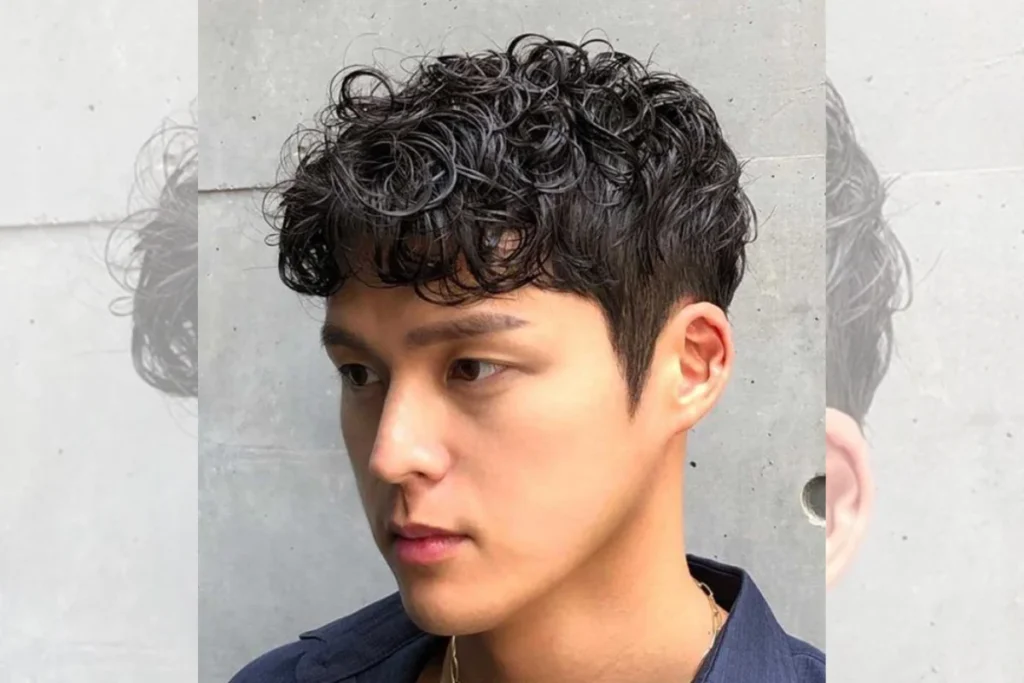 Corte de cabelo masculino coreano em fios cacheados