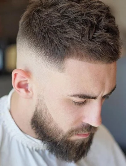 Corte de cabelo curto Raspado nas Laterais