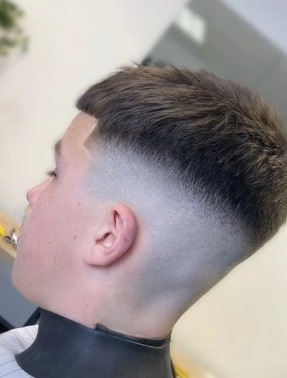 Corte de cabelo curto Raspado nas Laterais