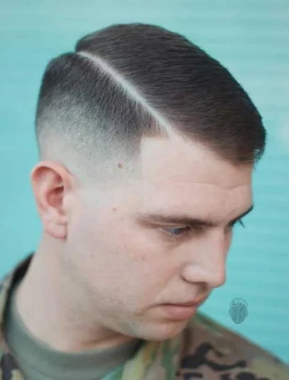 Corte de cabelo curto Raspado nas Laterais