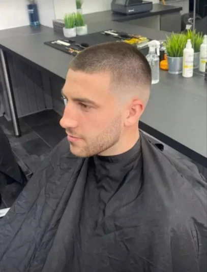 Corte de cabelo curto Militar Tradicional