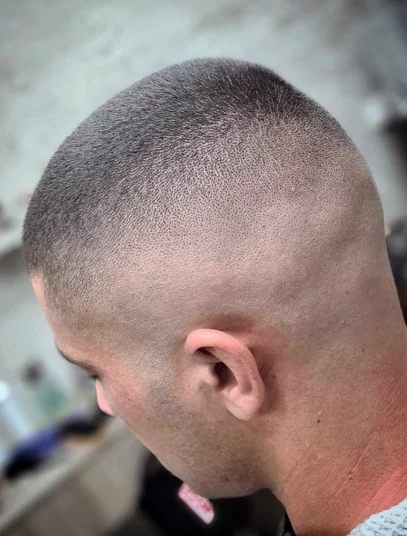 Corte de cabelo curto Militar Tradicional