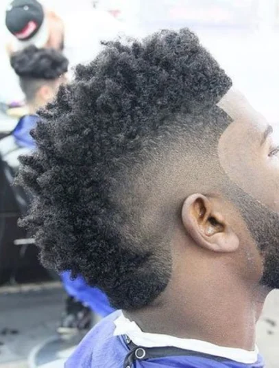 corte de cabelo masculino crespo moicano 30