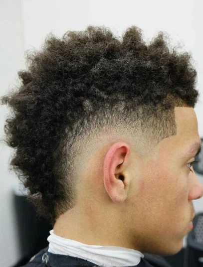 corte de cabelo masculino crespo moicano 31